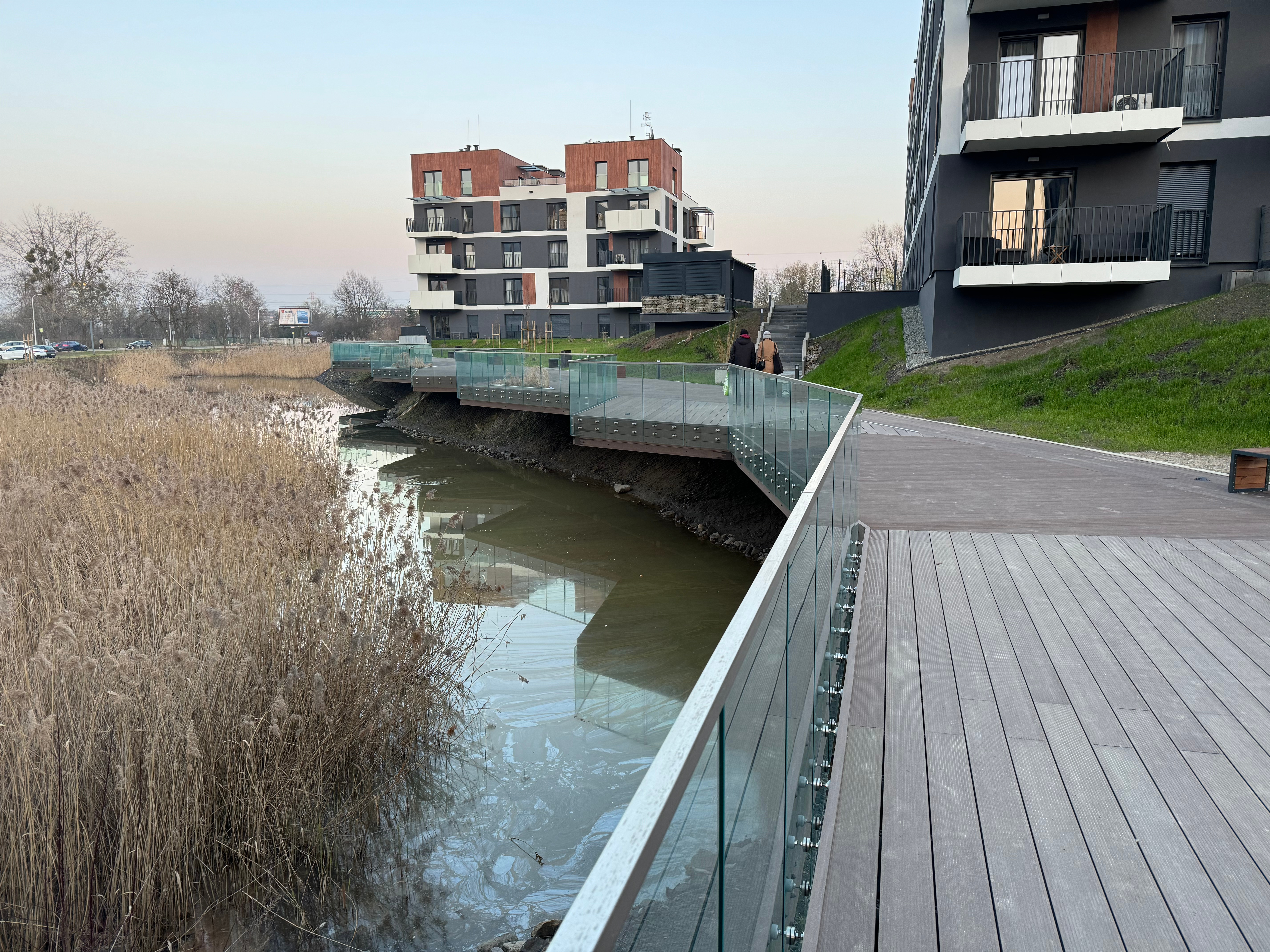 Drewniane tarasy podnoszą wartość developerskich osiedli